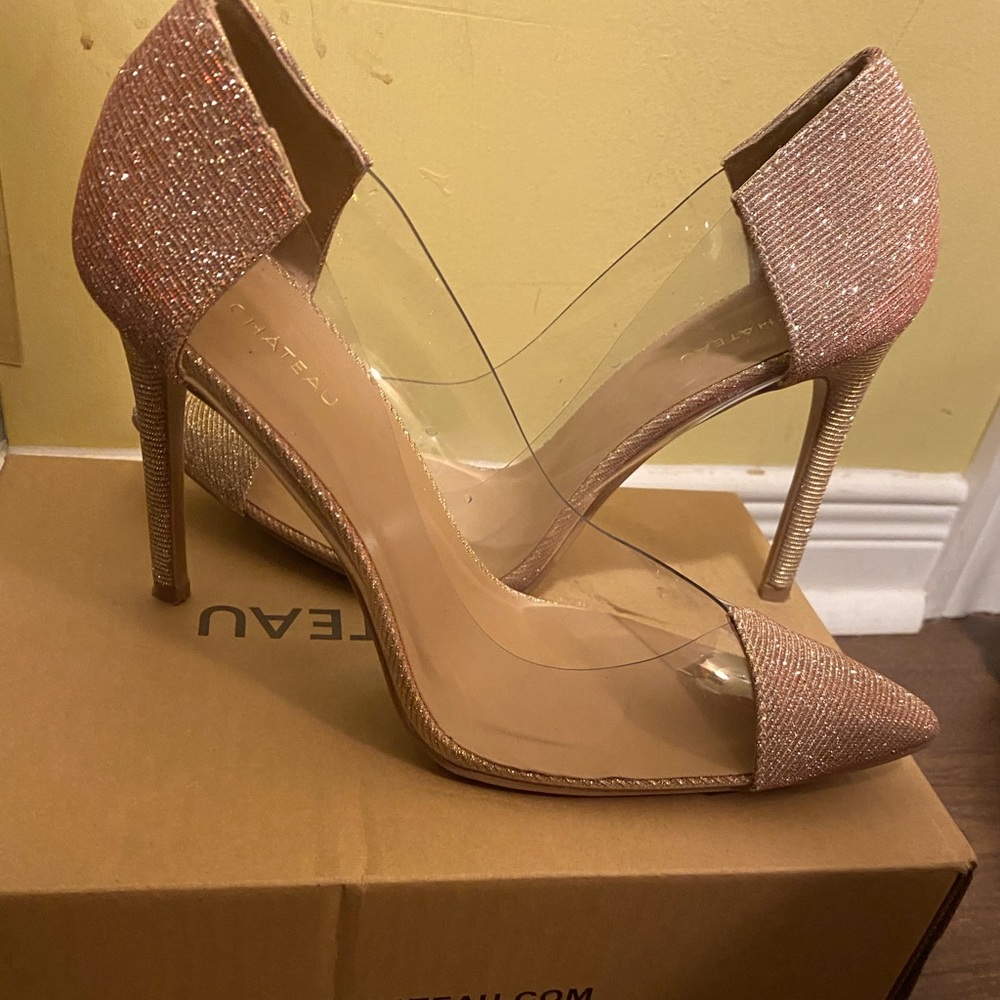 Le château - Pointy Toe Transparent Pump